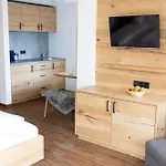 Schellenberg 3*