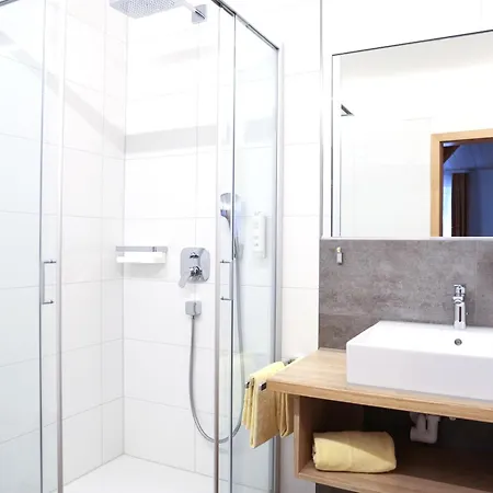 Schellenberg 3*